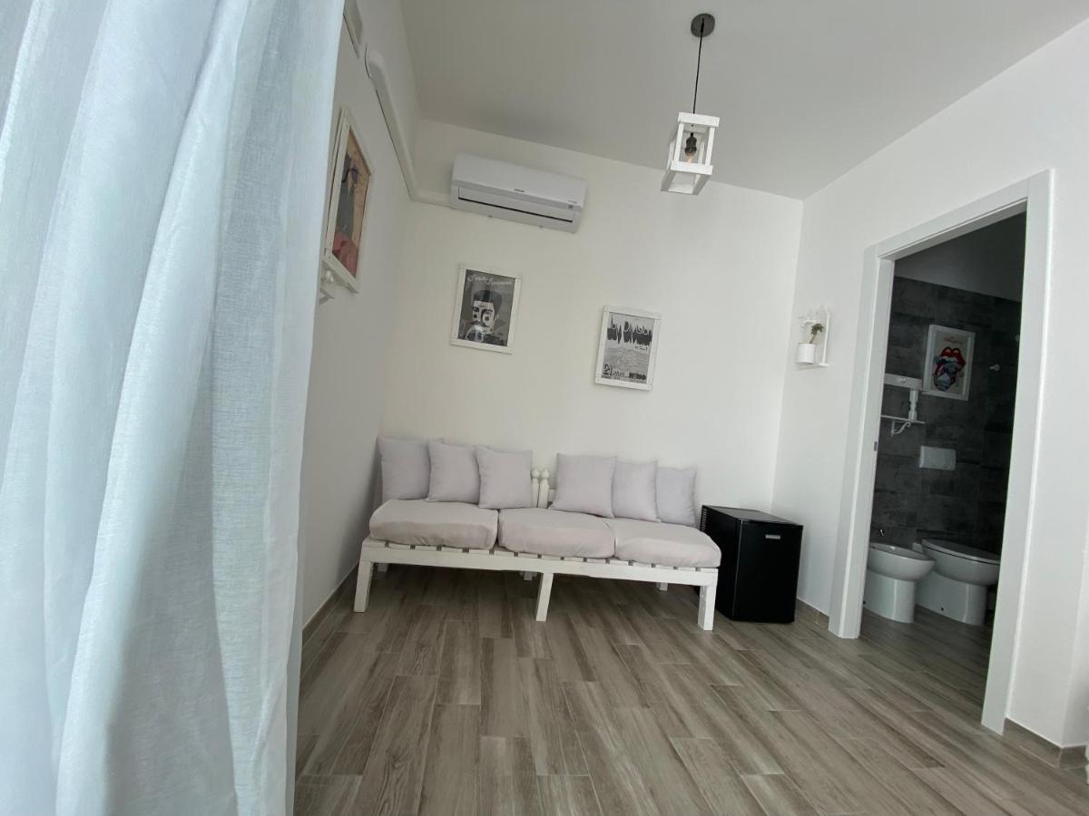 La Casa Di Nina Bed & Breakfast Lecce Bagian luar foto