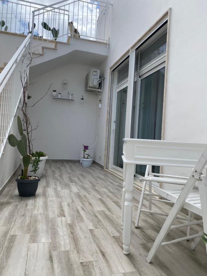 La Casa Di Nina Bed & Breakfast Lecce Bagian luar foto