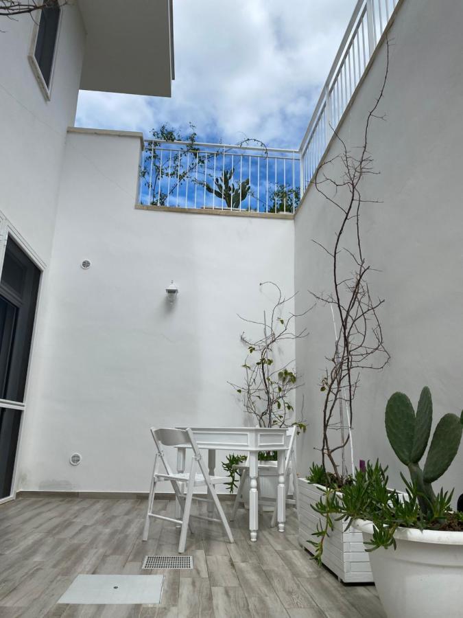 La Casa Di Nina Bed & Breakfast Lecce Bagian luar foto