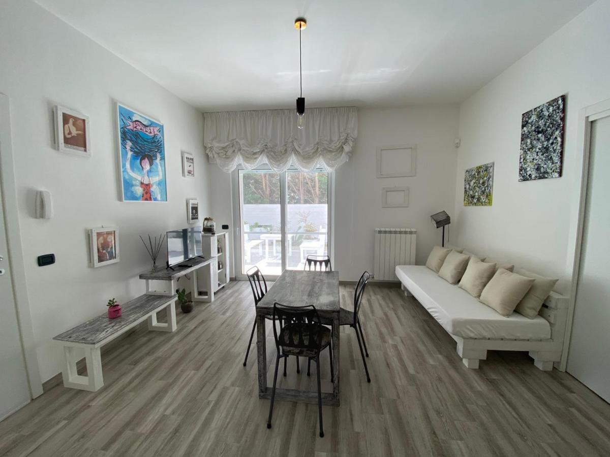 La Casa Di Nina Bed & Breakfast Lecce Bagian luar foto