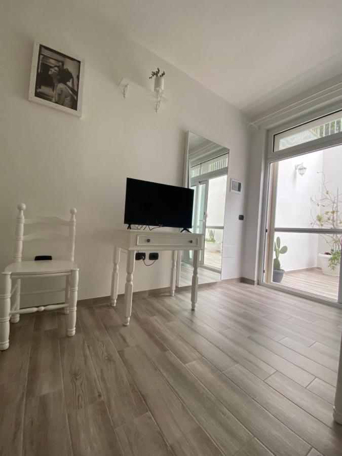 La Casa Di Nina Bed & Breakfast Lecce Bagian luar foto
